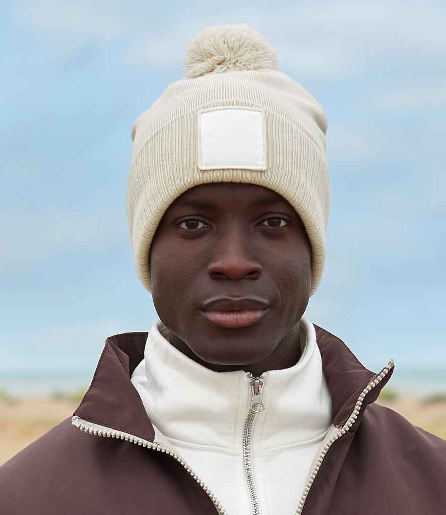 Beechfield Appliqué Patch Pom Beanie - OA/WH